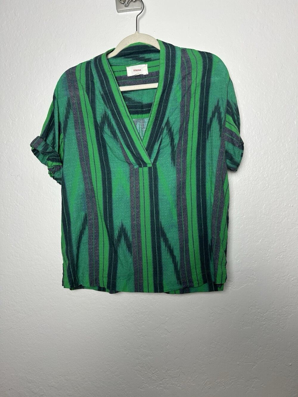 XIRENA Avery V Neck Cotton Top Green Woods Striped Relax Women's XS